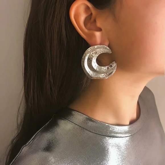 Myth X Dream Jewelry - 💕LAST ONE Moon shape earrings gold silver
